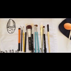 Assortment of Sigma, Real Technique brushes